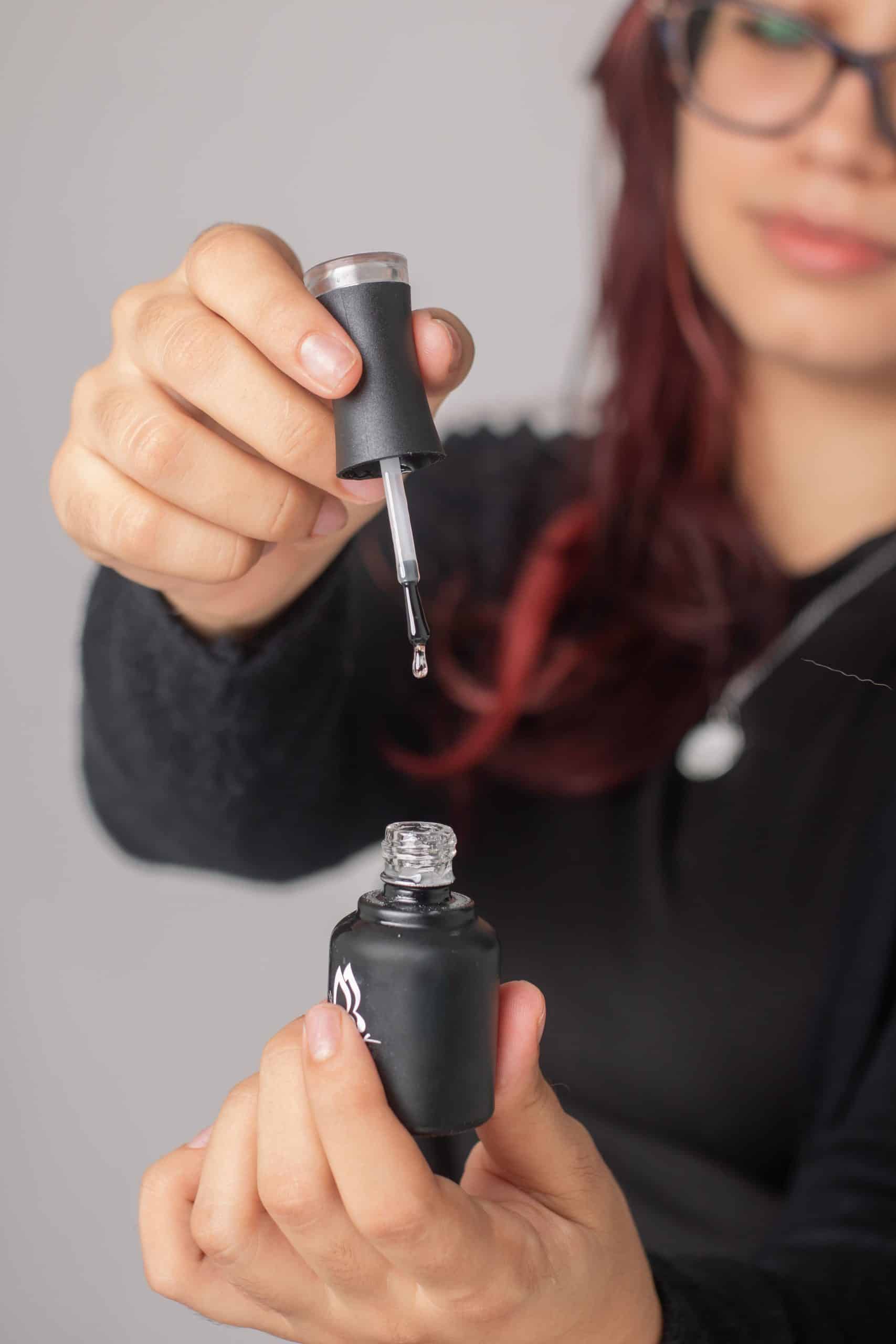 Nail polish bottle with its own brush, the bottle-and-brush format BIAB comes in