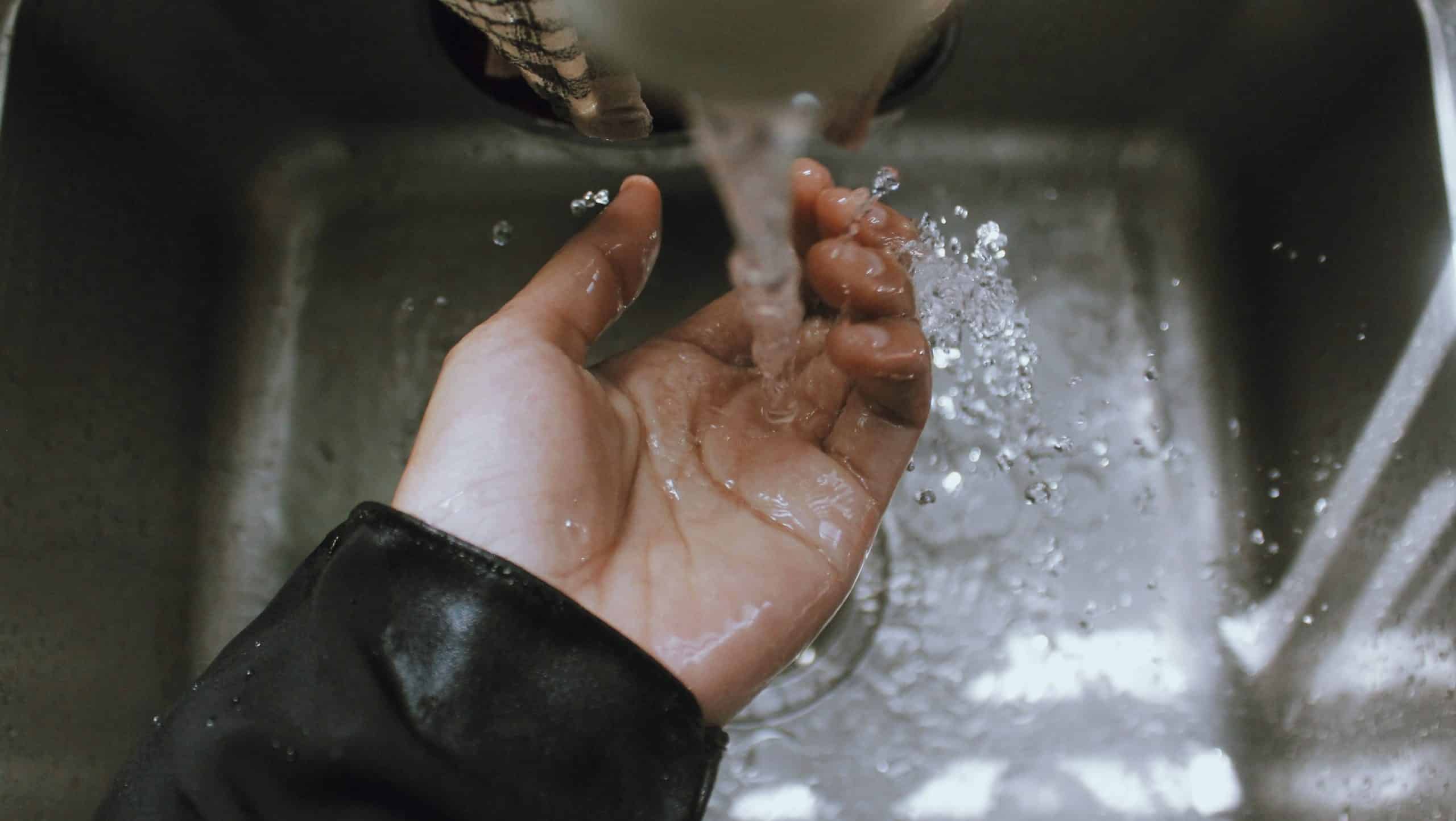 Hand soaking in acetone during a gel nail removal